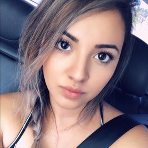 Meet your Posher, Isela